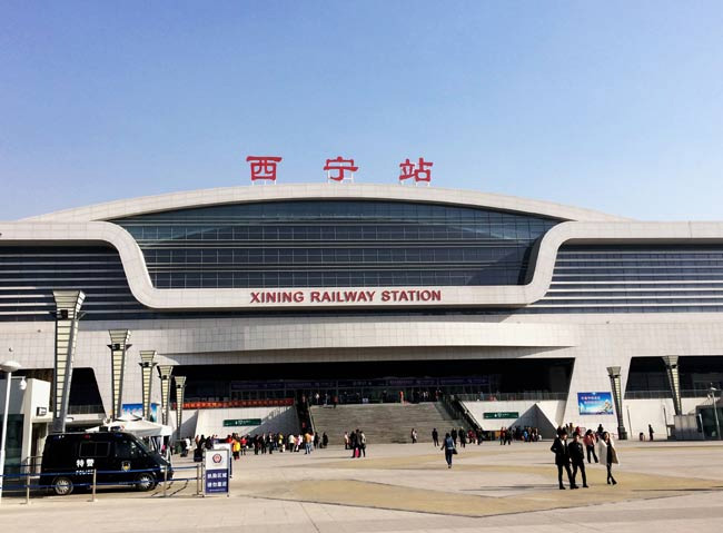 阿克塞西宁高铁站